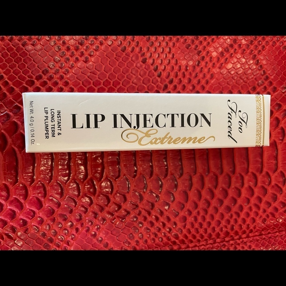 💋 Too Faced “Lip Injection Extreme” lip plumper 💋